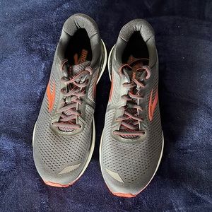 Men’s Brooks Adrenaline GTS 20 brand new